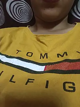 komalsharma99 online show from May 10, 2026, 9:05 pm