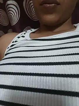 komalsharma99 online show from June 2, 2026, 5:24 pm
