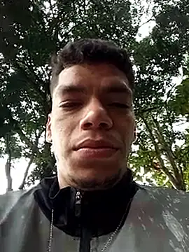 Snapshot of Andres_sant_ chatting on April 13, 2026, 4:33 pm Andres sant online show from April 13, 2026, 4:33 pm