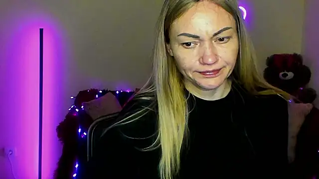 Snapshot of BlondMikey22 chatting on April 22, 2026, 5:31 pm BlondMikey22 online show from April 22, 2026, 5:31 pm