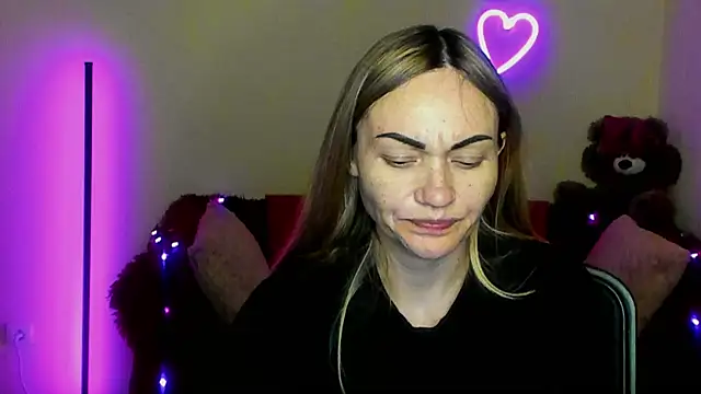Snapshot of BlondMikey22 chatting on April 18, 2026, 5:26 pm BlondMikey22 online show from April 18, 2026, 5:26 pm