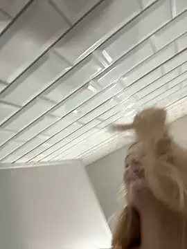 Snapshot of blonde_exe chatting on February 28, 2026, 9:42 am blonde exe online show from February 28, 2026, 9:42 am