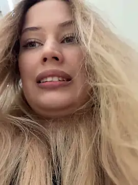 Snapshot of blonde_exe chatting on February 17, 2026, 3:31 pm blonde exe online show from February 17, 2026, 3:31 pm