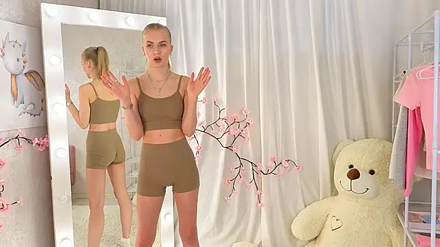 BoyarDuchess online show from February 7, 2026, 9:06 am