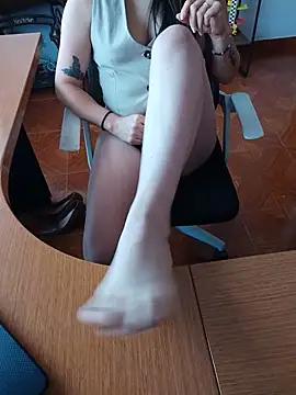 Lyonette reading1 online show from March 26, 2026, 2:26 pm