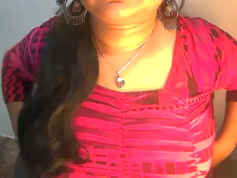 Snapshot of Saniya_K2 chatting on February 5, 2026, 3:19 pm Saniya K2 online show from February 5, 2026, 3:19 pm