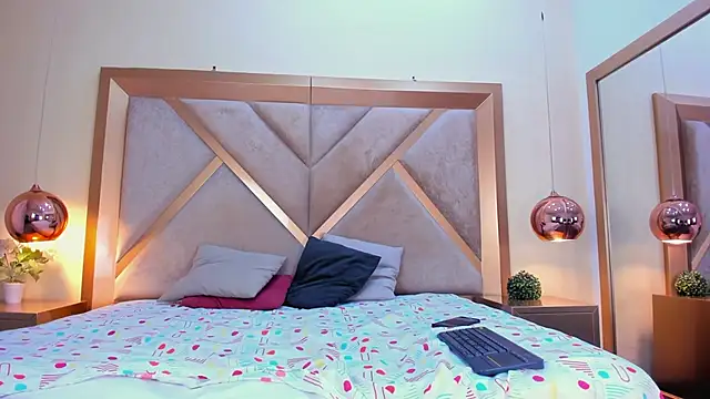 melanyvelvelt X online show from February 23, 2026, 8:42 pm