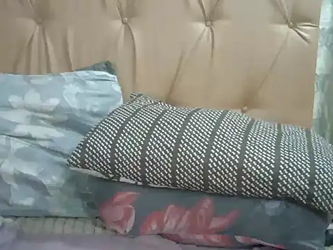 Snapshot of Ladyxx21 chatting on February 26, 2026, 12:32 am Ladyxx21 online show from February 26, 2026, 12:32 am