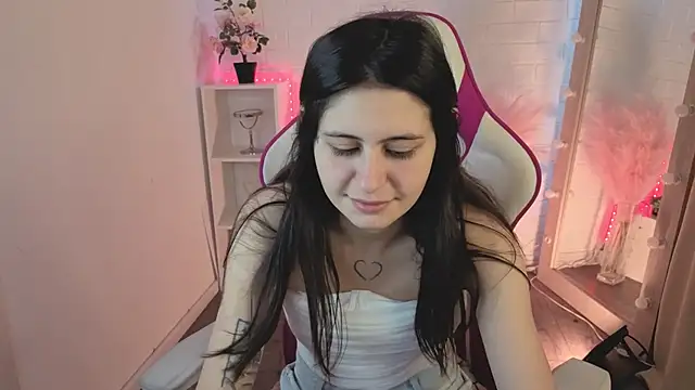 Snapshot of Maeren chatting on February 12, 2026, 12:27 pm Maeren online show from February 12, 2026, 12:27 pm