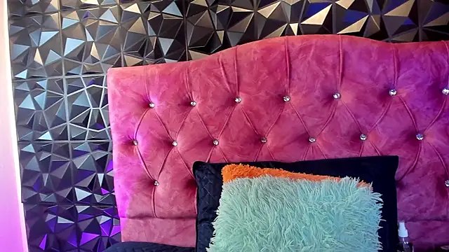 Snapshot of karenwild_1 chatting on April 4, 2026, 6:25 pm karenwild 1 online show from April 4, 2026, 6:25 pm