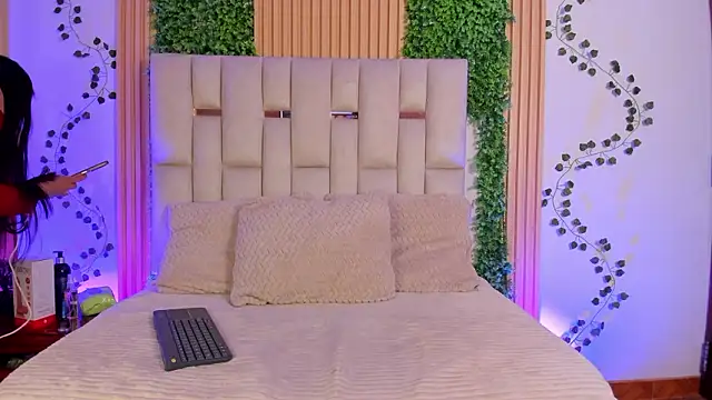 Snapshot of Emma_Nmm chatting on February 23, 2026, 7:25 pm Emma Nmm online show from February 23, 2026, 7:25 pm