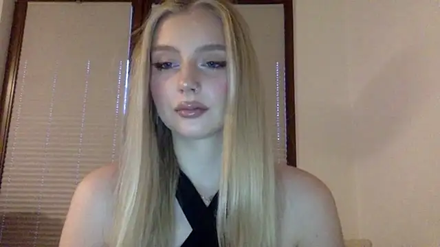 MayaWetDream online show from April 12, 2026, 5:27 pm