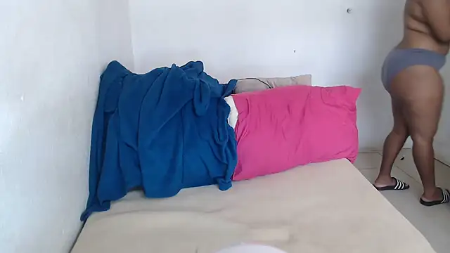 Snapshot of AlyssaBrown chatting on April 9, 2026, 9:04 am AlyssaBrown online show from April 9, 2026, 9:04 am