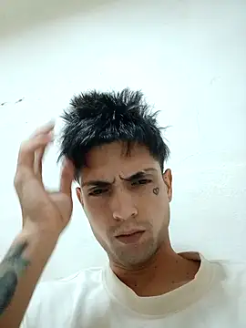 Snapshot of CubanoxxxSex chatting on February 14, 2026, 12:33 am CubanoxxxSex online show from February 14, 2026, 12:33 am