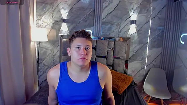 Snapshot of Manson_and_Zoe chatting on April 16, 2026, 11:33 am Manson and Zoe online show from April 16, 2026, 11:33 am