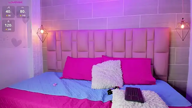 Snapshot of Naomi-Thompson chatting on February 20, 2026, 8:22 pm Naomi-Thompson online show from February 20, 2026, 8:22 pm