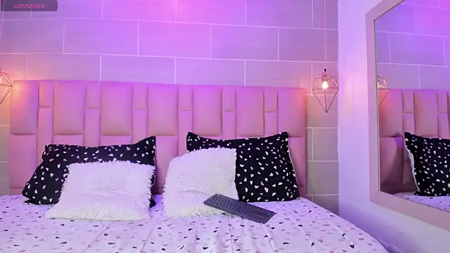 Snapshot of Naomi-Thompson chatting on February 21, 2026, 7:27 pm Naomi-Thompson online show from February 21, 2026, 7:27 pm