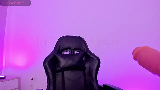 lilith visser online show from April 13, 2026, 8:46 pm