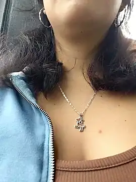 Snapshot of Mari-98 chatting on February 24, 2026, 7:04 pm Mari-98 online show from February 24, 2026, 7:04 pm