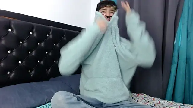 Snapshot of gabriel_x18 chatting on February 20, 2026, 9:17 pm gabriel x18 online show from February 20, 2026, 9:17 pm