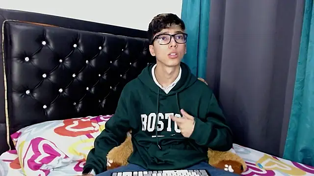 Snapshot of gabriel_x18 chatting on February 17, 2026, 5:27 am gabriel x18 online show from February 17, 2026, 5:27 am