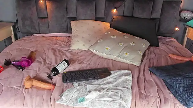 FernandaBrown   online show from March 8, 2026, 2:04 am