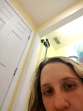 sexyymeli online show from March 31, 2026, 7:43 am