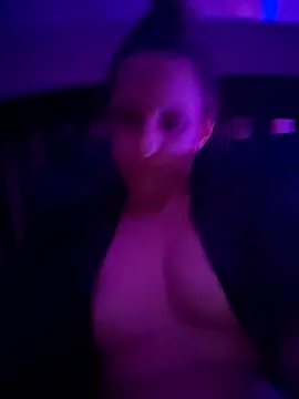 sexyymeli online show from April 6, 2026, 6:25 am