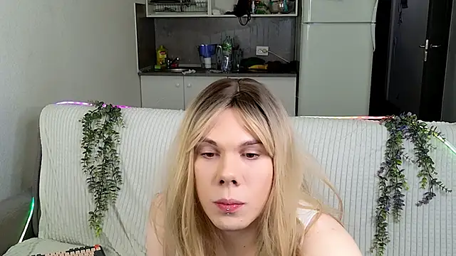 Snapshot of SnezanaLive chatting on February 28, 2026, 10:09 pm SnezanaLive online show from February 28, 2026, 10:09 pm