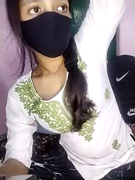 Naina-hott online show from April 18, 2026, 7:07 pm