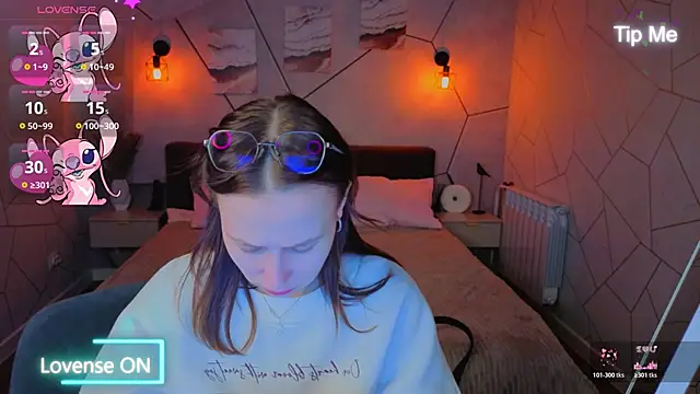  Kiki angel  online show from April 12, 2026, 1:20 am