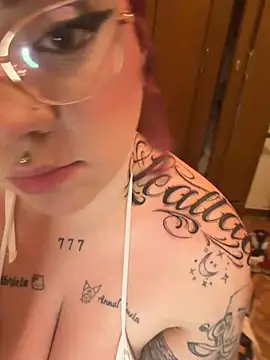 Diablita13 online show from February 11, 2026, 11:59 pm