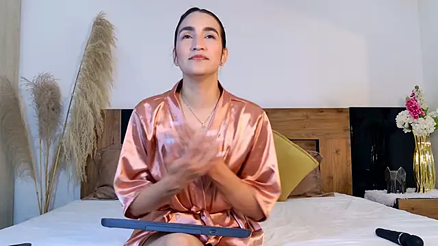 Snapshot of MaraGrief_ chatting on February 23, 2026, 11:33 am MaraGrief online show from February 23, 2026, 11:33 am