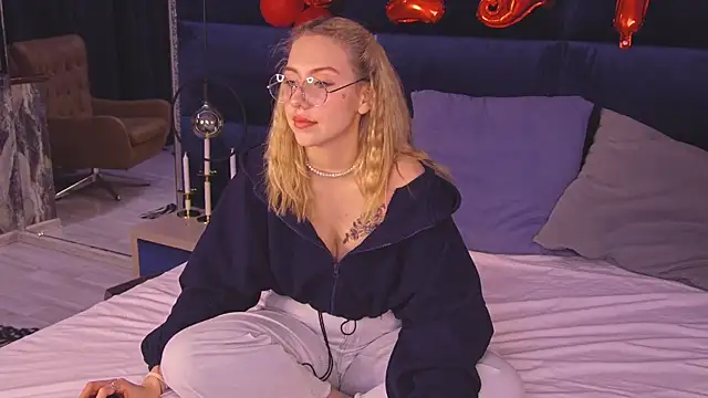 LovelyMiley online show from February 14, 2026, 1:33 pm