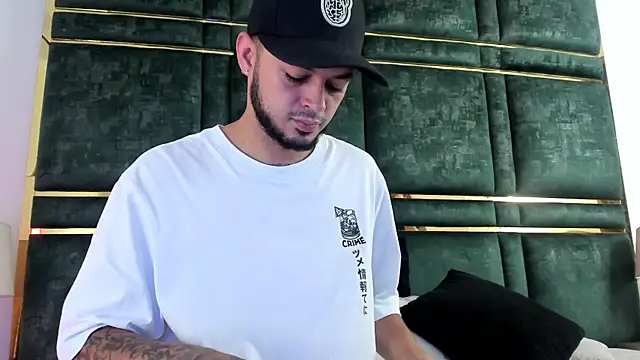 GaelyCoral online show from April 19, 2026, 12:17 pm