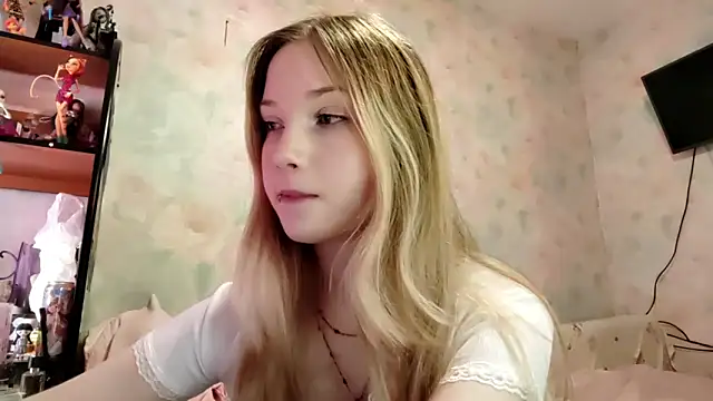 Snapshot of TiaBIanks chatting on April 3, 2026, 8:32 am TiaBIanks online show from April 3, 2026, 8:32 am