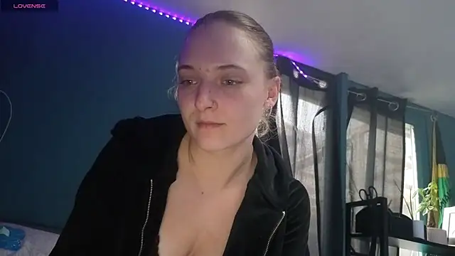 JadeAlexis403 online show from April 3, 2026, 6:14 pm