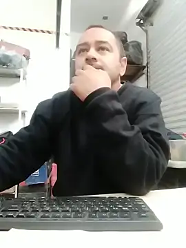 Snapshot of OMARMEX1 chatting on April 13, 2026, 2:21 pm OMARMEX1 online show from April 13, 2026, 2:21 pm