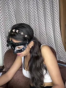 raavigirl online show from June 11, 2026, 9:23 pm