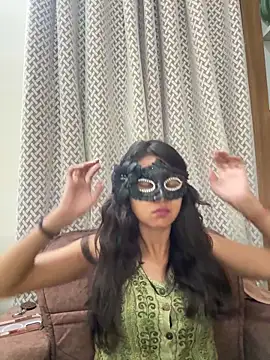 raavigirl online show from June 20, 2026, 8:14 pm