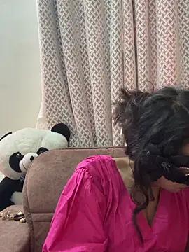 raavigirl online show from May 18, 2026, 11:59 am