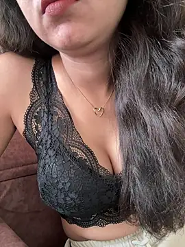 raavigirl online show from July 20, 2026, 9:16 am