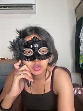 raavigirl online show from April 21, 2026, 9:21 pm