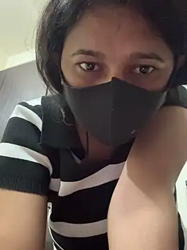 raavigirl online show from March 5, 2026, 4:47 pm