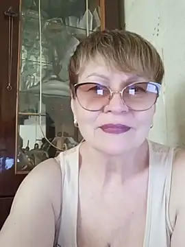 Snapshot of SophieBurns chatting on May 27, 2026, 10:44 am SophieBurns online show from May 27, 2026, 10:44 am