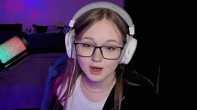 cowgirlclicker online show from February 24, 2026, 1:34 pm