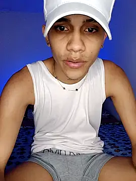 Snapshot of ALEX_HOT_HOT chatting on February 5, 2026, 10:05 pm ALEX HOT HOT online show from February 5, 2026, 10:05 pm