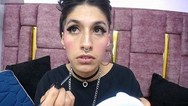 FRANCESCA LOVE  online show from April 7, 2026, 4:14 am