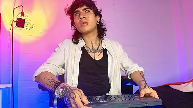 Axell Kussh online show from March 9, 2026, 10:02 pm