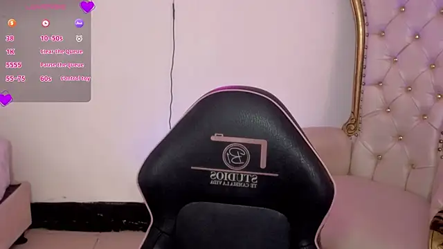 MAHYRA TAY online show from April 1, 2026, 7:55 pm